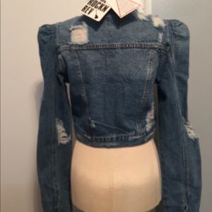 mid wash extreme shoulder cropped denim jacket